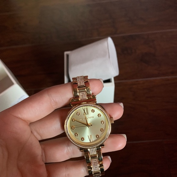 Never been used it was gifted. Not a watch girl. - Picture 6 of 6